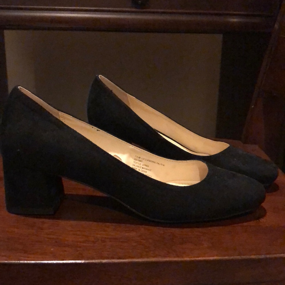 Dress pumps